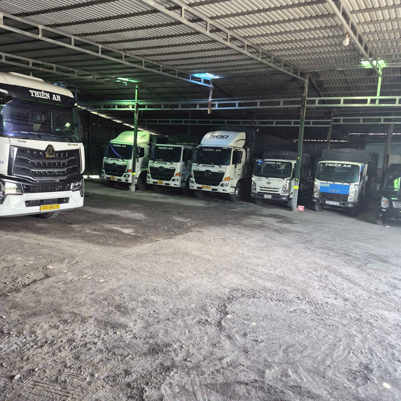 Đội xe vận chuyển Thiên An Logistics